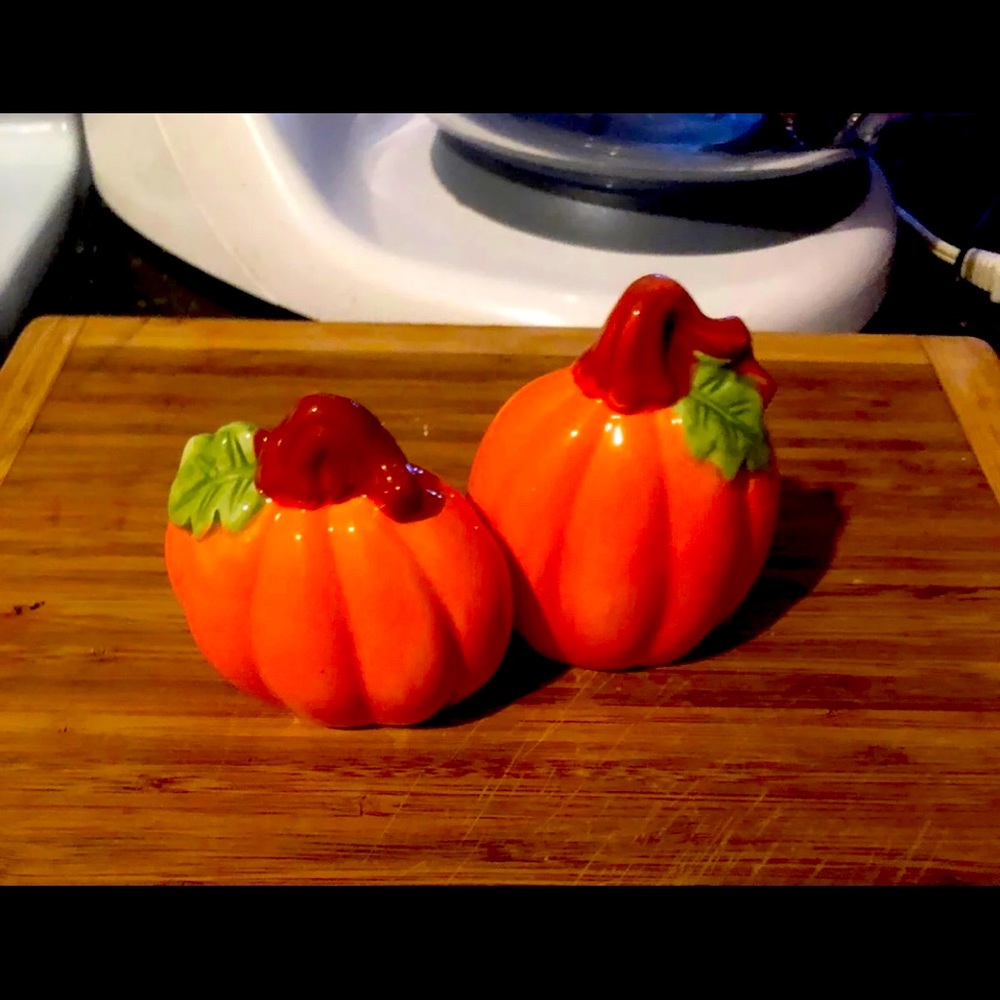 Fall Pumpkin Salt n Pepper Shaker Set